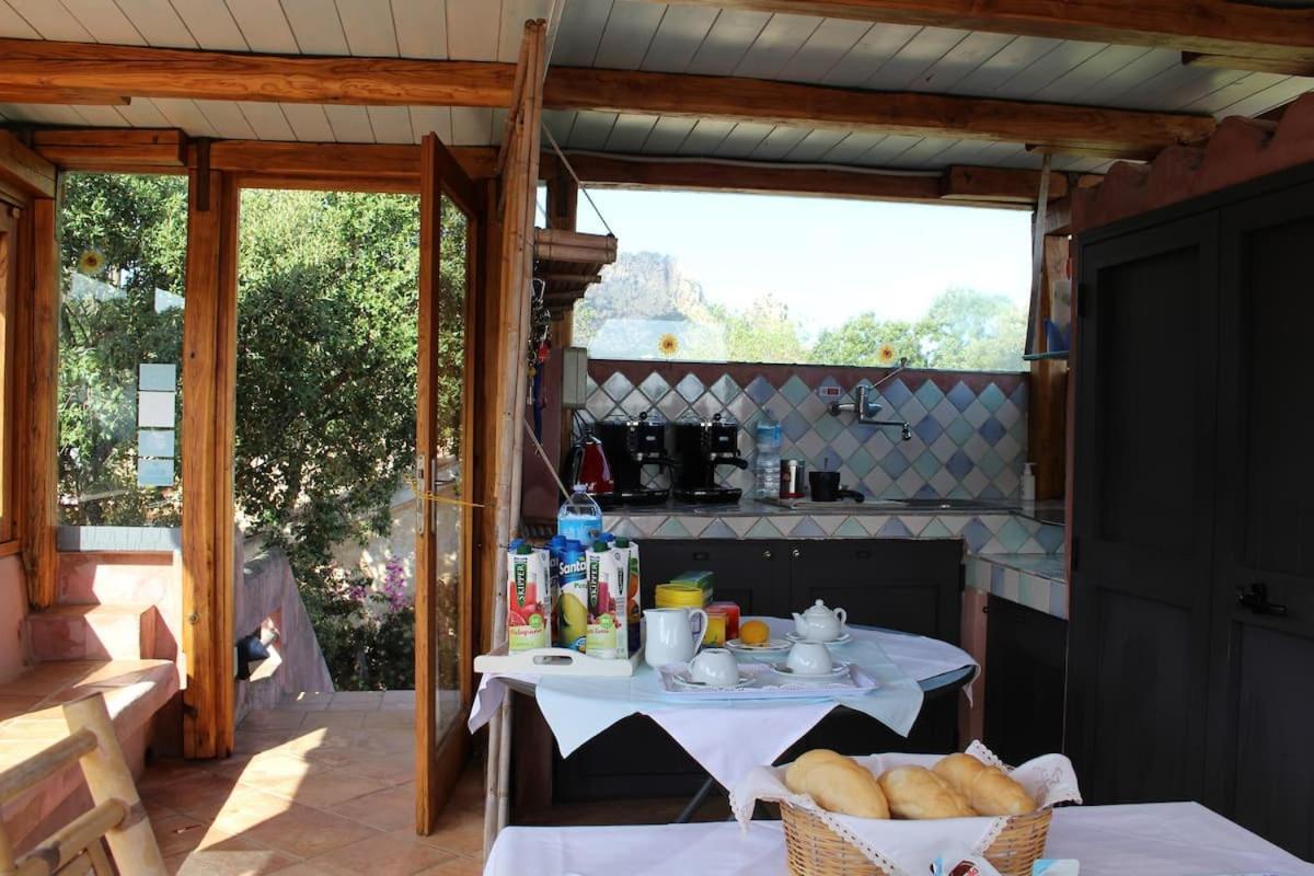 B&B Le Corti Di Aloa San Pantaleo Ngoại thất bức ảnh