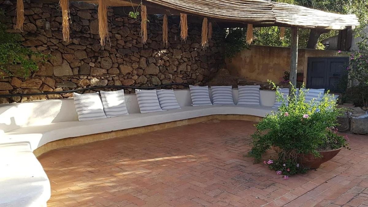 B&B Le Corti Di Aloa San Pantaleo Ngoại thất bức ảnh