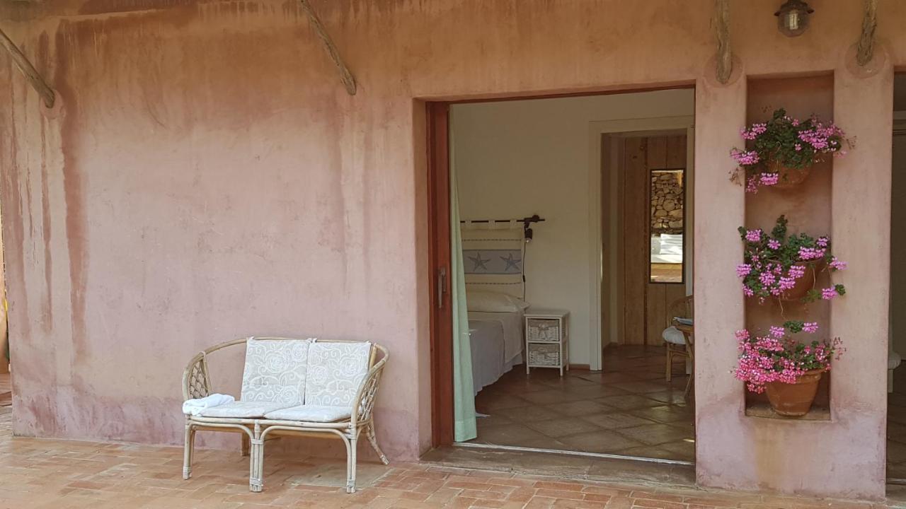 B&B Le Corti Di Aloa San Pantaleo Ngoại thất bức ảnh