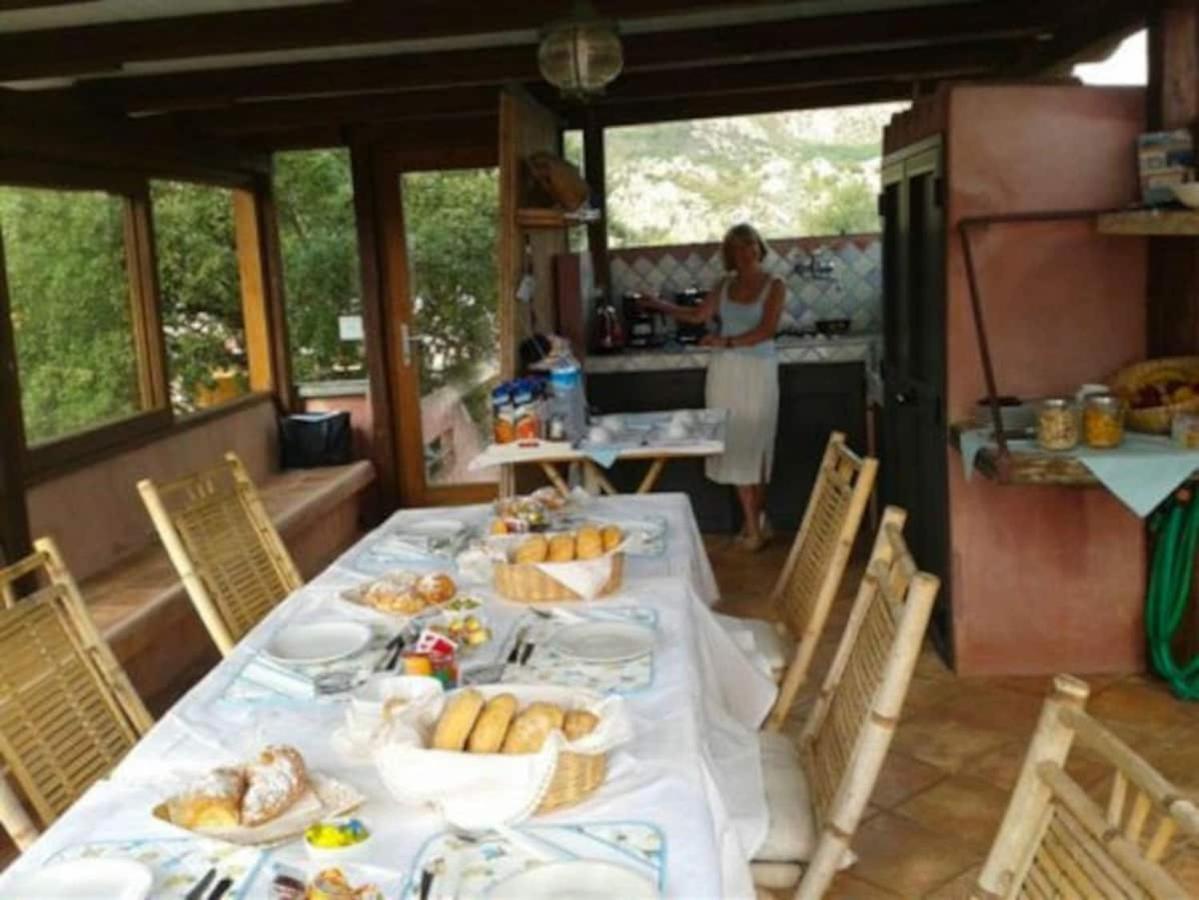B&B Le Corti Di Aloa San Pantaleo Ngoại thất bức ảnh