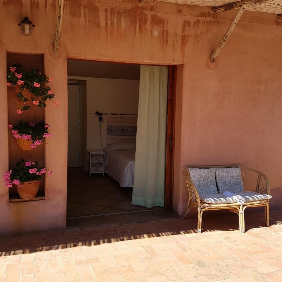 B&B Le Corti Di Aloa San Pantaleo Ngoại thất bức ảnh