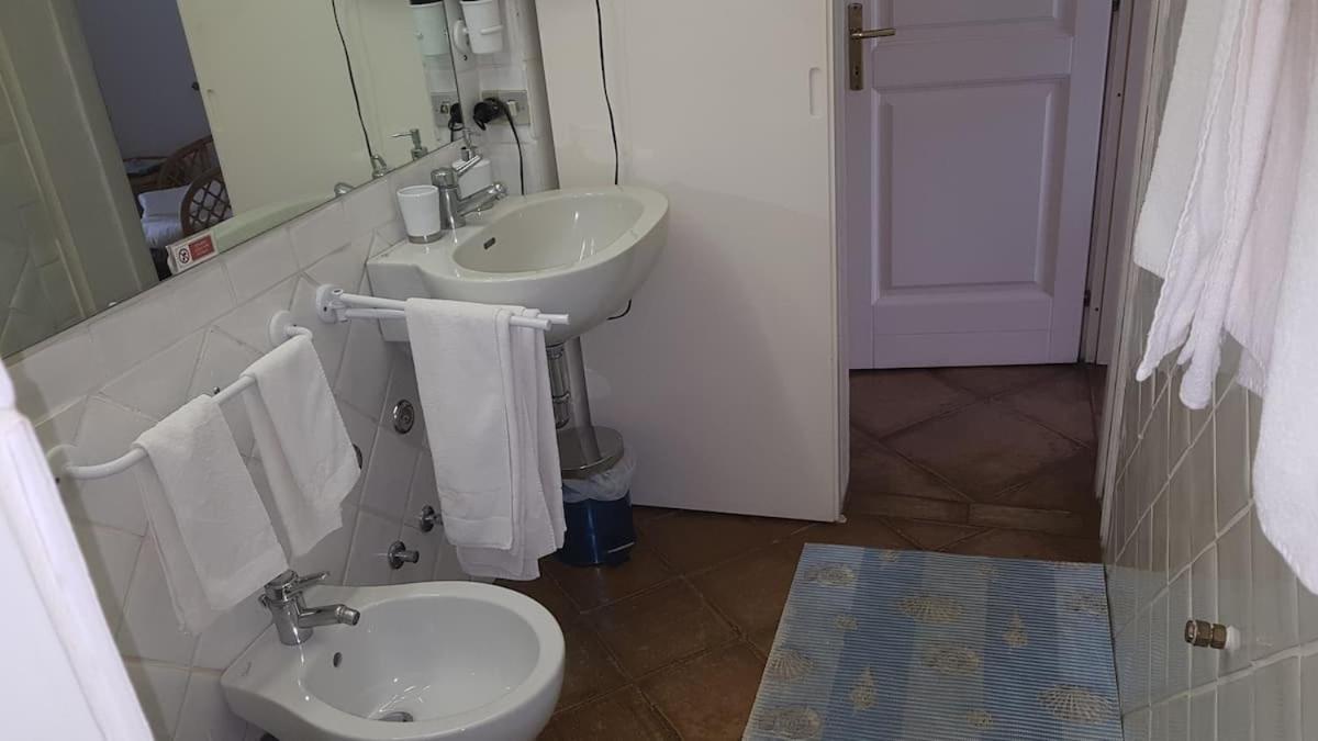 B&B Le Corti Di Aloa San Pantaleo Ngoại thất bức ảnh