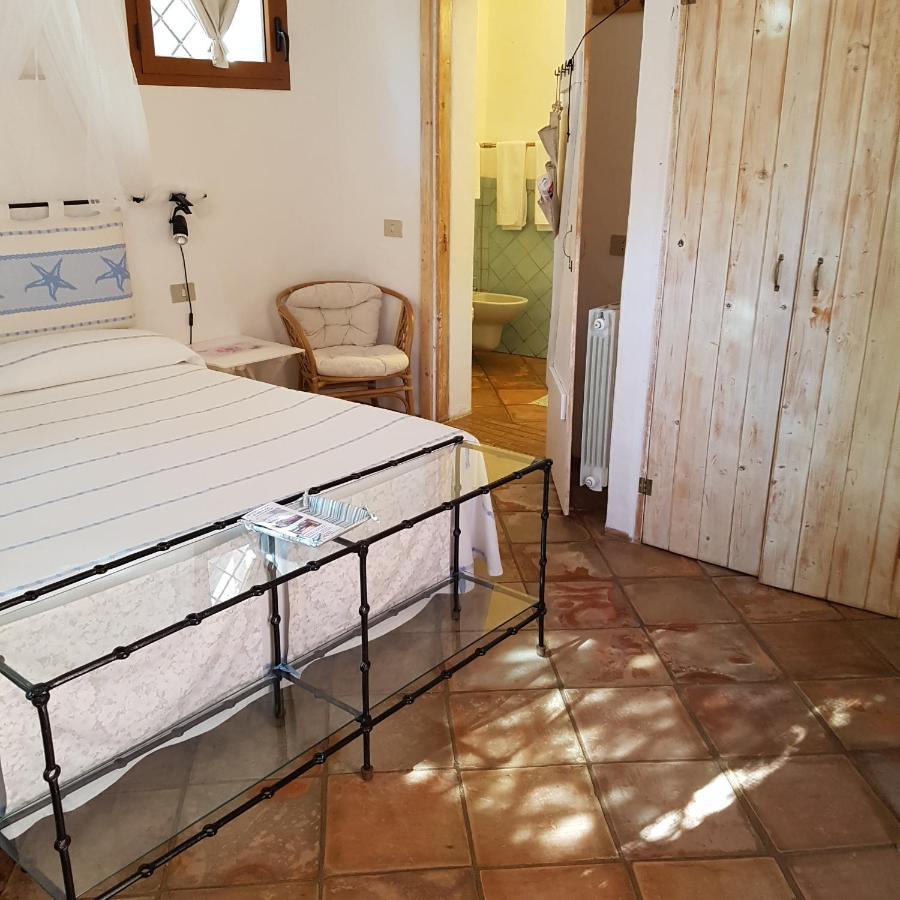 B&B Le Corti Di Aloa San Pantaleo Ngoại thất bức ảnh