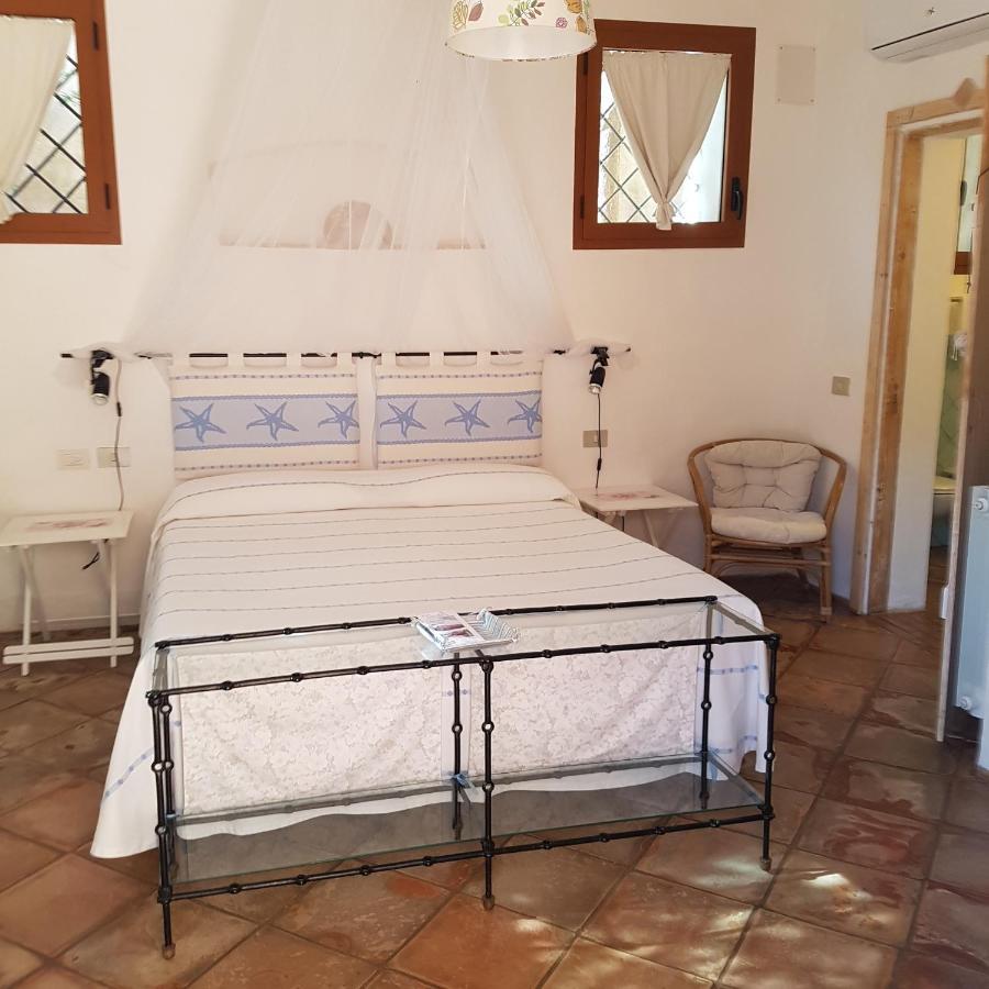B&B Le Corti Di Aloa San Pantaleo Ngoại thất bức ảnh