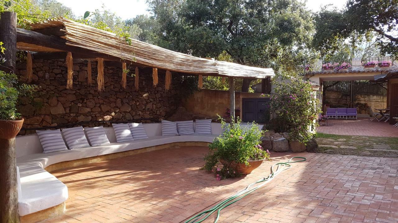 B&B Le Corti Di Aloa San Pantaleo Ngoại thất bức ảnh